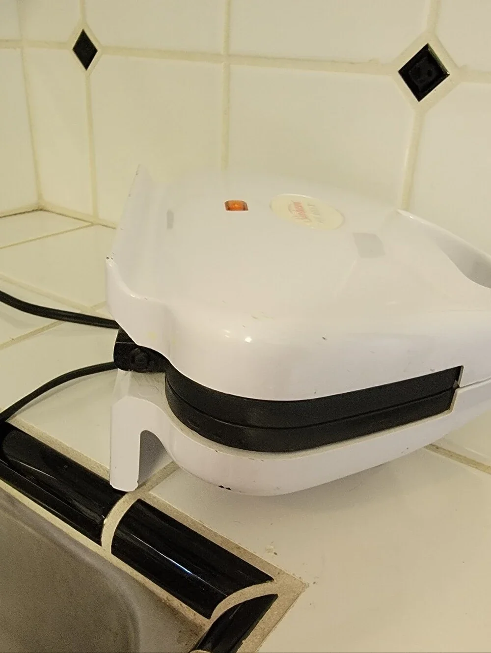 Sunbeam White Pie Maker with Orange Indicator Light